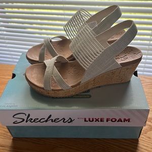 Sketchers Luxe Foam Wedge